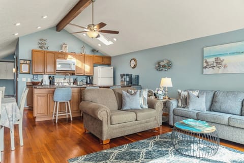 [Living area] Open floor plan