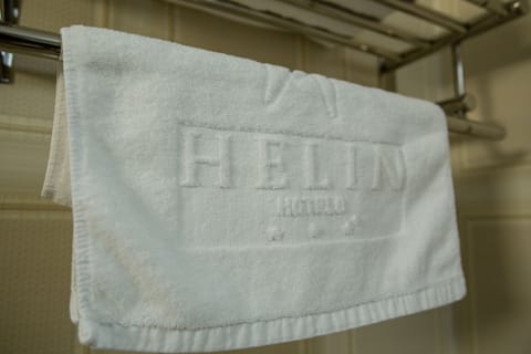 Single Room | Bathroom amenities | Hair dryer, towels, shampoo