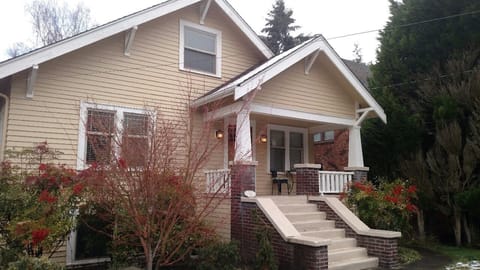 Lovely three bedroom craftsman home
