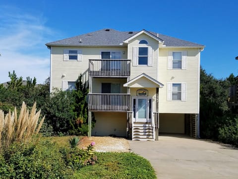 Lovely home in Duck, NC sleeps 8 comfortably