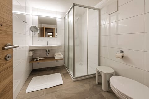 Shower, free toiletries, hair dryer, bathrobes