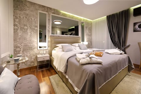 Deluxe Room, 1 Bedroom, SILVER | Premium bedding, memory foam beds, minibar, in-room safe