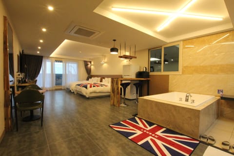 Double Room, 2 Double Beds | Free WiFi, bed sheets