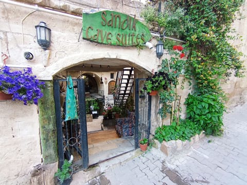 Check-in/check-out kiosk