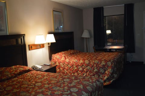 Double Room | Desk, iron/ironing board, WiFi, bed sheets