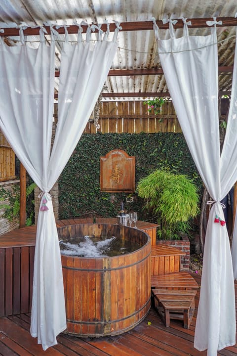 Indoor spa tub
