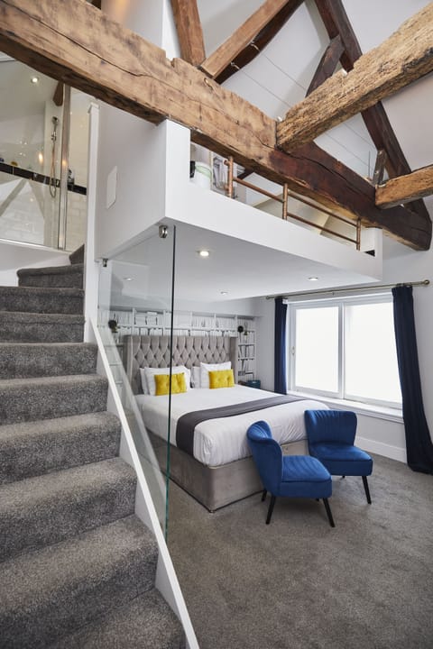 Suite, Bathtub (Aya) | Memory foam beds, individually furnished, iron/ironing board, free WiFi