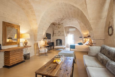 Deluxe Suite | Living area