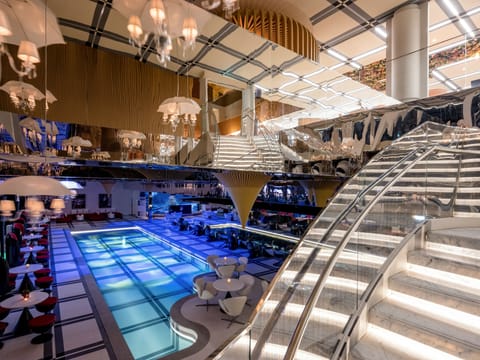 3 restaurants; breakfast, lunch, dinner, and brunch served