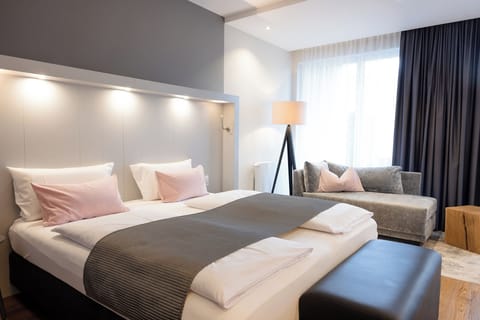 Double Room Single Use | Hypo-allergenic bedding, in-room safe, iron/ironing board, bed sheets