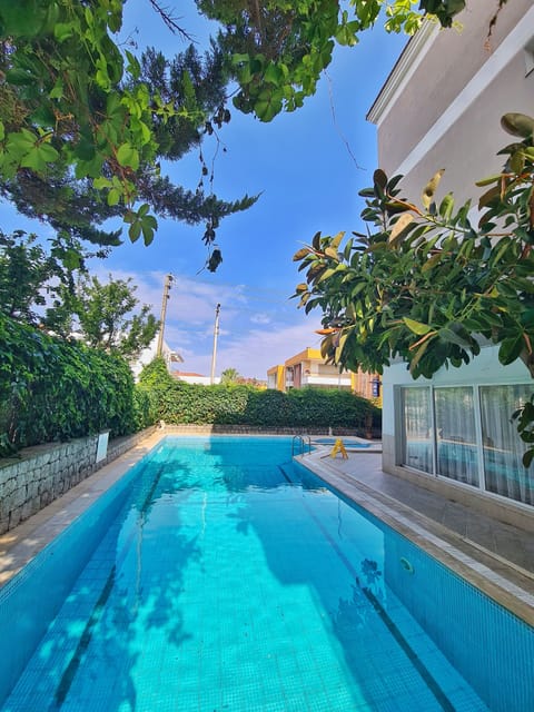 Seasonal outdoor pool, open 10:00 AM to 7:00 PM, free cabanas