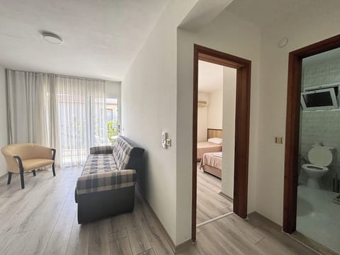 1 bedroom, desk, soundproofing, free WiFi