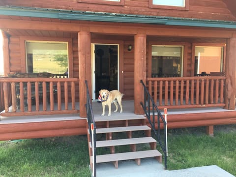 View sunsets from the front porch with seating for 6! Yes, dogs are welcome!!