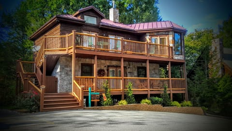 The View At Gatlinburg
310 Brown Wren Way
Gatlinburg TN 37738 
Level parking 