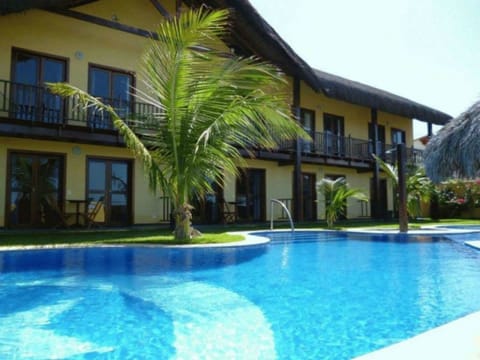 2 outdoor pools
