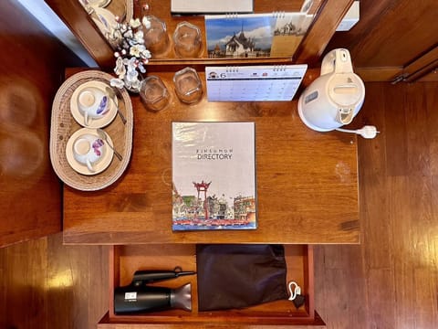 Deluxe Room | Minibar, in-room safe, laptop workspace, soundproofing