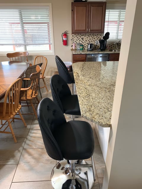 Update 12/2018
bought 3 new stools for the counter