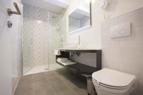 Superior Double or Twin Room, Terrace | Bathroom | Shower, free toiletries, hair dryer, slippers