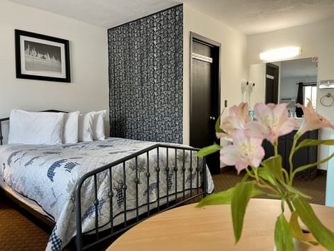 Standard Room, 2 Queen Beds | Premium bedding, rollaway beds, free WiFi, bed sheets