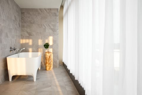 Room, 2 Double Beds, Roll-in Shower (Communications Accessible) | Bathroom | Free toiletries, hair dryer, bathrobes, towels