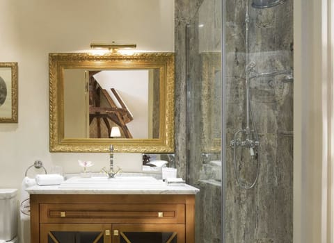 Comfort Double Room, Ensuite, Park View | Bathroom | Free toiletries, hair dryer, bathrobes, slippers