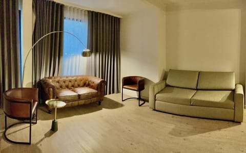 Suite, Multiple Beds | Premium bedding, minibar, in-room safe, individually decorated