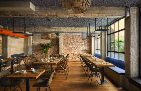 Daily continental breakfast (EUR 9 per person)