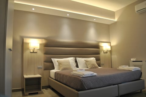 Triple Room | Premium bedding, desk, soundproofing, free WiFi