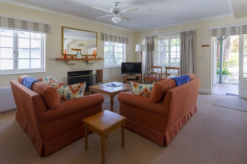 Deluxe Room, Garden View | Living area | 32-inch Smart TV with digital channels