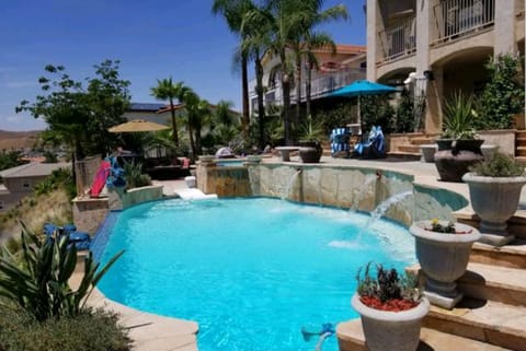 Vacation Drive Home Lofty Stay
Inland Empire Desert Oasis, Central local.