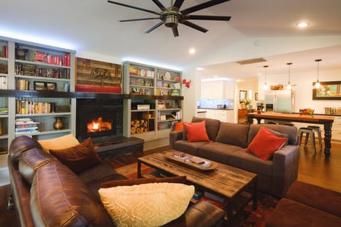 Living room/kitchen.