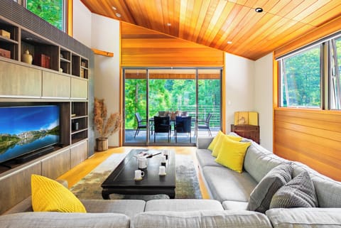Chalet (Phoenix Cocoon) | Living area | Flat-screen TV, Netflix, DVD player, MP3 dock