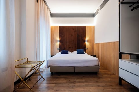 Minibar, in-room safe, desk, laptop workspace