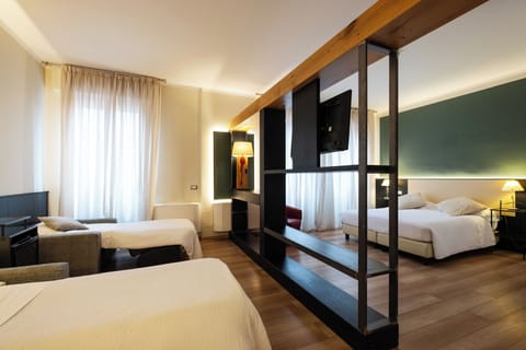 Family Room | Minibar, in-room safe, desk, laptop workspace