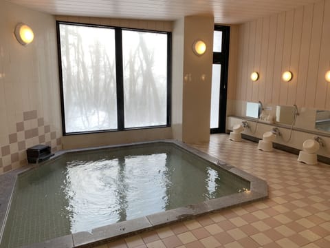 Indoor spa tub