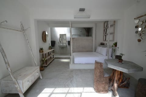 Deluxe Room | Individually decorated, blackout drapes, iron/ironing board, free WiFi