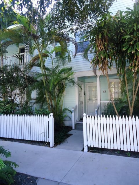 Sunset on Southard Front Entrance - Welcome to Sunset on Southard!  Come in and relax!