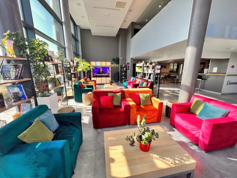 Lobby lounge