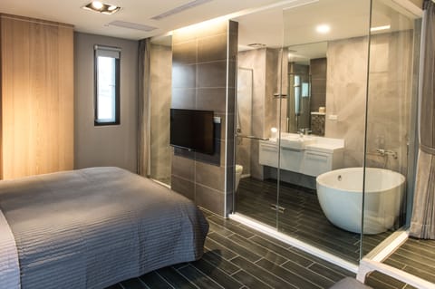 Honeymoon Double Room (303) | 1 bedroom, premium bedding, down comforters, minibar