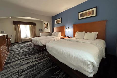 Desk, iron/ironing board, rollaway beds, free WiFi