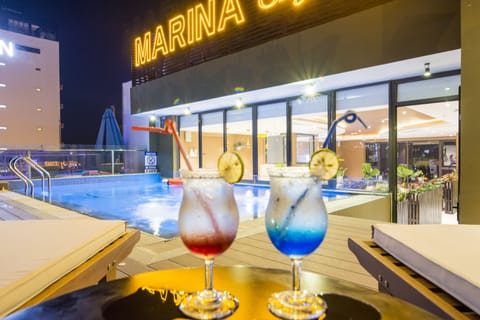 Poolside bar