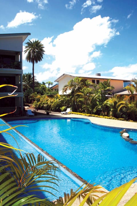 3 outdoor pools, open 9:00 AM to 6:00 PM, sun loungers
