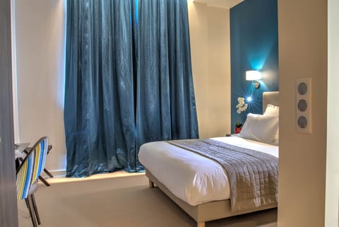 Classic Room, 1 Double Bed | Premium bedding, in-room safe, desk, blackout drapes