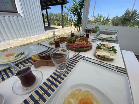 Free daily full breakfast