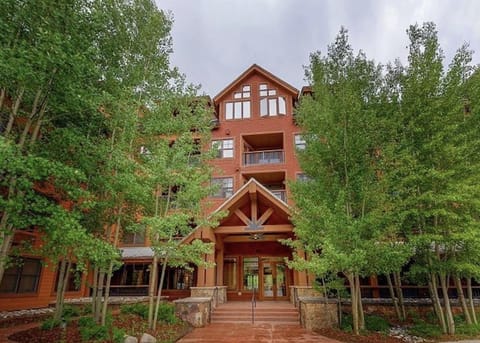 The front of the Springs in the Summer