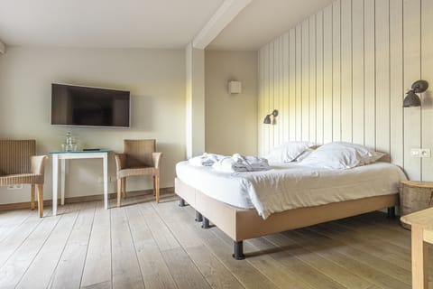 Deluxe Double or Twin Room, Garden View | Desk, cribs/infant beds, free WiFi, bed sheets