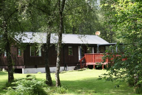 cabin with covered deck area and hot tub