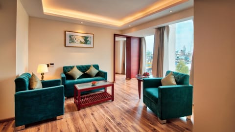 1 bedroom, premium bedding, minibar, in-room safe