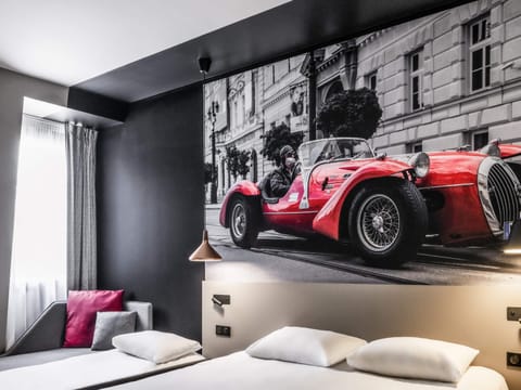 Standard Room, 1 Double Bed with Sofa bed | 1 bedroom, pillowtop beds, in-room safe, desk