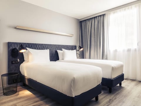 Standard Room, 2 Twin Beds | Frette Italian sheets, premium bedding, in-room safe, desk